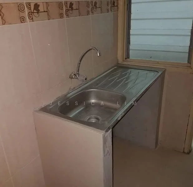 Kitchen features: single-bowl stainless-steel sink, chrome pull-down faucet, tile backsplash with floral pattern, cream tiled walls, light-colored flooring, window with horizontal slats.