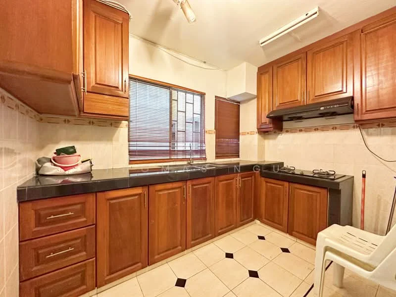 Kitchen features: brown wooden cabinetry, black granite countertop, built-in gas hob, stainless-steel range hood, double-bowl stainless-steel sink, tile backsplash, cream ceramic tile flooring, window with wooden blinds, wall-mounted light fixture, decorative tile border, open shelving, kitchen chair; style: traditional.