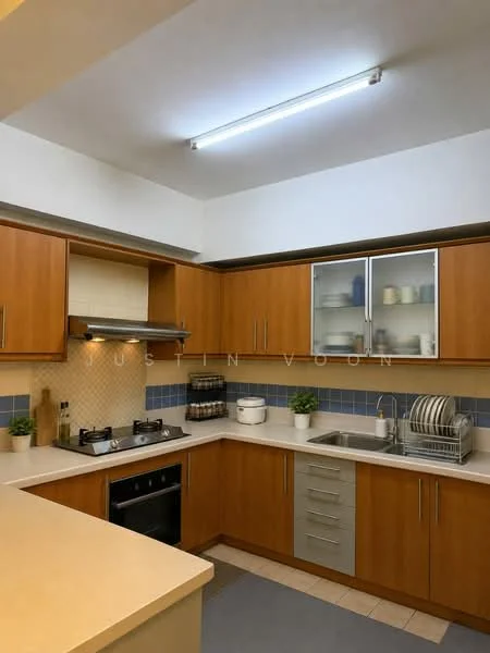 Kitchen features: wood cabinetry in light brown, stainless-steel sink, chrome pull-down faucet, granite countertop, built-in oven, 4-burner gas hob, exhaust hood, ceramic tile backsplash in blue, open shelving, dish rack, countertop with breakfast bar, recessed ceiling lights; style: modern.