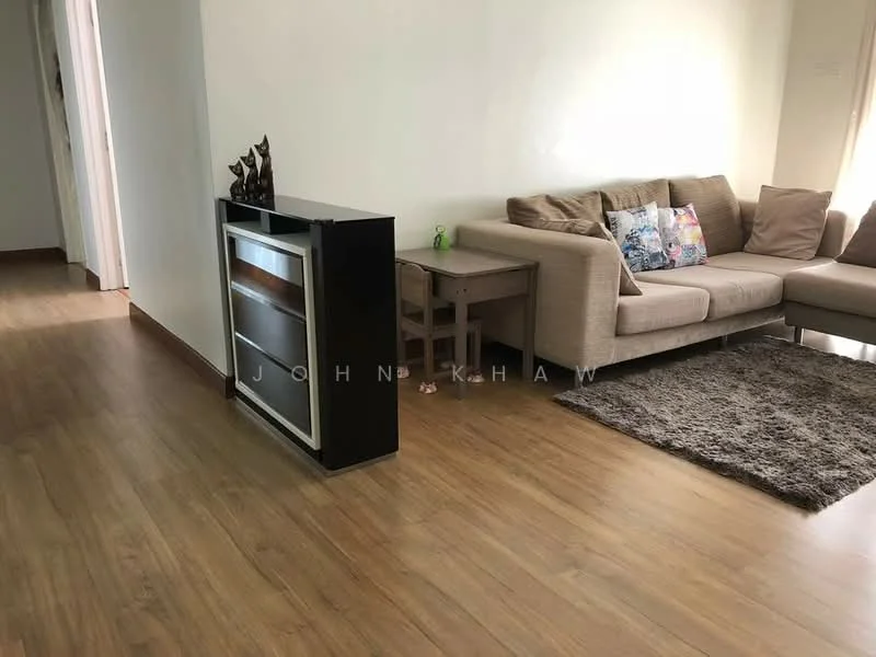 Living features: light wood laminate flooring, white painted walls, sofa in beige fabric, decorative throw pillows, coffee table, area rug with geometric pattern, console table, decorative sculpture, natural light from window; style: modern.