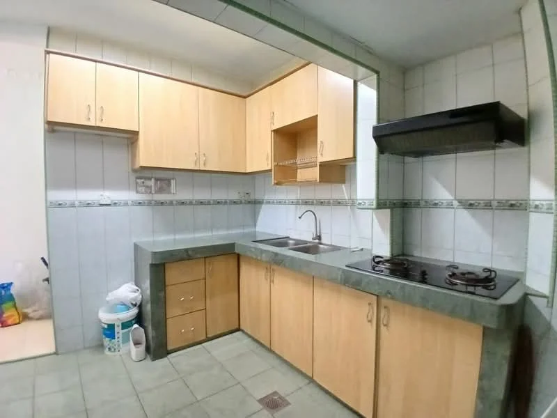 Kitchen features: light wood cabinetry, green granite countertop, stainless-steel sink, chrome faucet, 2-burner gas hob, exhaust hood, white tiled walls, grey tiled flooring.