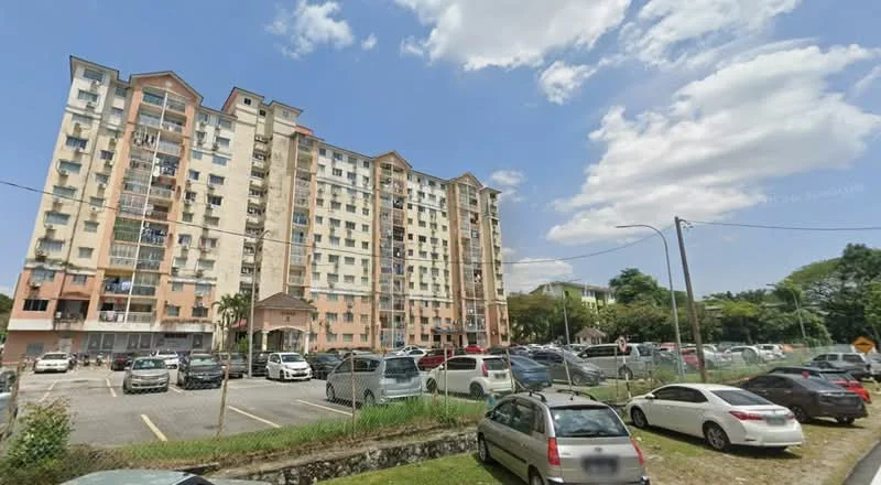 Exterior type: mid-rise condominium; features: multi-storey building, cream painted facade, balconies on each floor, visible parking lot, landscaped greenery around, surrounded by mature trees, urban setting, cloudy sky, street lighting, driveway access; style: modern.