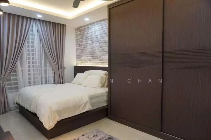 Bedroom features: queen-size bed with white bedding, wooden headboard, built-in wardrobe with sliding doors, grey accent wall with stone cladding, white painted walls, recessed LED downlights, ceiling fan, floor-to-ceiling windows with sheer curtains, light-coloured tile flooring, area rug with geometric pattern; style: modern; view: city.