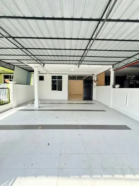Exterior type: linked terrace house; features: covered car porch, white painted walls, grey tiled flooring, metal roof, open layout, sliding glass door, windows with black frames, concrete boundary wall, minimal landscaping, exposed beams, outdoor lighting; style: modern.