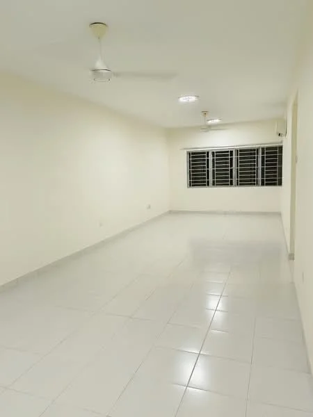 Room features: white painted walls, glossy ceramic tile flooring, 2 ceiling fans, recessed downlights, window with horizontal grilles, air conditioning unit, neutral color scheme; style: modern.