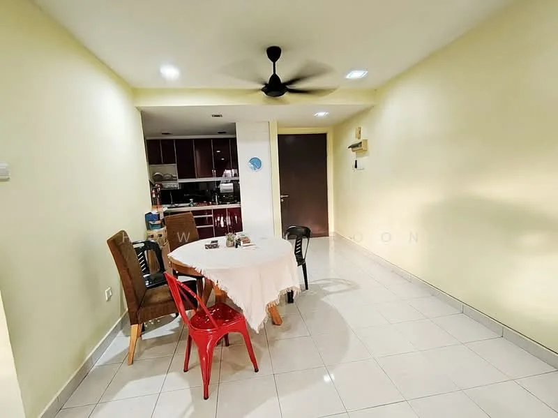 Dining features: white painted walls, tile flooring, 5-blade ceiling fan, dining table with white tablecloth, 4 dining chairs, 2 red plastic chairs, open layout to kitchen, wall-mounted light fixture; style: modern. Kitchen features: dark wood cabinetry, stainless-steel appliances, countertop with bar seating, open layout to dining area; style: modern.