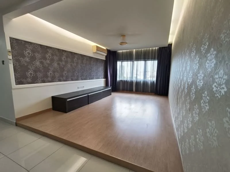 Living features: laminate flooring, feature wall with floral pattern, white painted walls, floor-to-ceiling windows, sheer curtains, ceiling fan, recessed LED downlights, built-in cabinetry, wooden baseboard; style: modern; view: city.