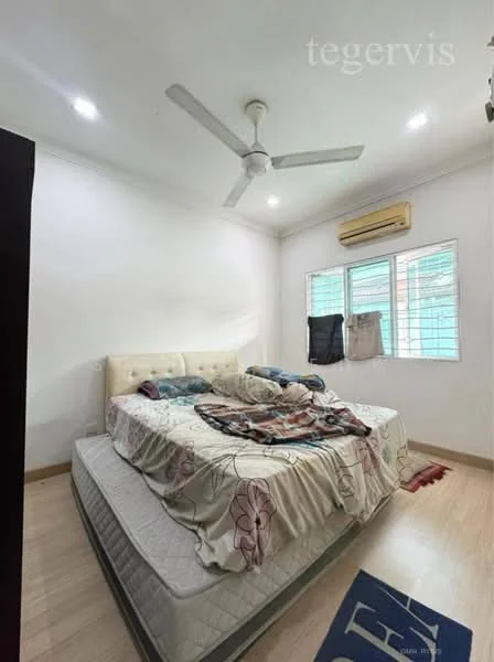 Bedroom features: queen-size bed, upholstered headboard, bedding with floral pattern, 2 bedside pillows, ceiling fan, wall-mounted air conditioning unit, 2 windows with green curtains, light-colored wooden flooring, white painted walls, decorative area rug; style: modern.