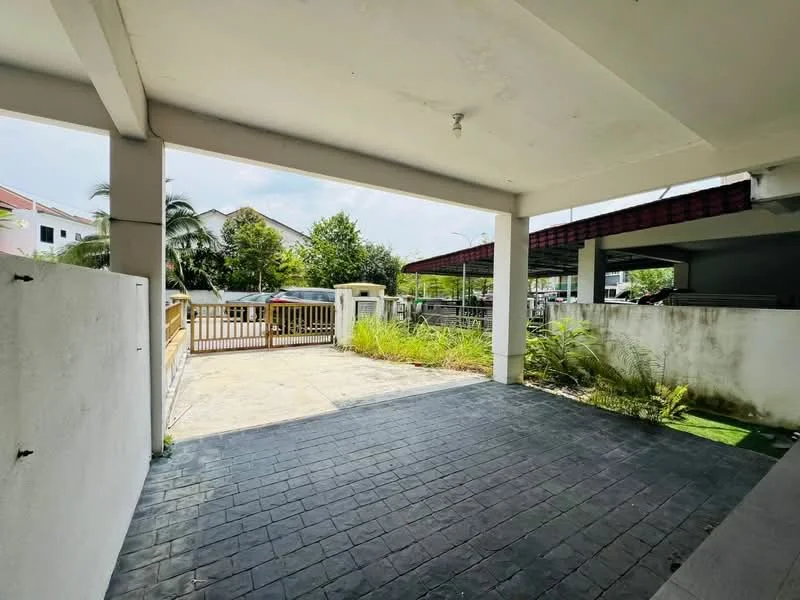 Exterior type: linked terrace house; features: paved driveway, manicured lawn, fenced perimeter, gate at entrance, covered car porch, surrounded by greenery, concrete walls, flat roof; style: modern.