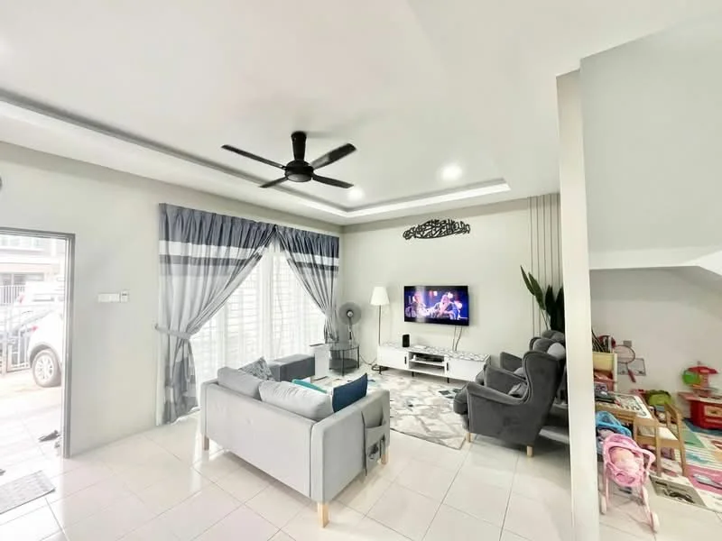 Living features: 5-blade ceiling fan with light, recessed downlights, grey fabric sofa, area rug with geometric pattern, wall-mounted TV, TV console, decorative wall art, large windows with sheer curtains, white painted walls, tile flooring, plant in corner, coffee table; style: modern.