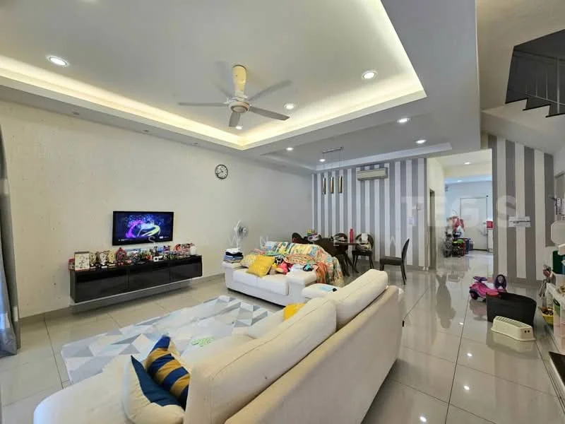 Living features: white walls with decorative accents, polished ceramic tile flooring, tray ceiling with recessed lighting, 5-blade ceiling fan with light, wall-mounted TV, black TV console, sofa in white fabric, area rug with geometric pattern, coffee table, decorative wall clock, dining table with chairs visible in background, open layout to adjacent rooms; style: modern.