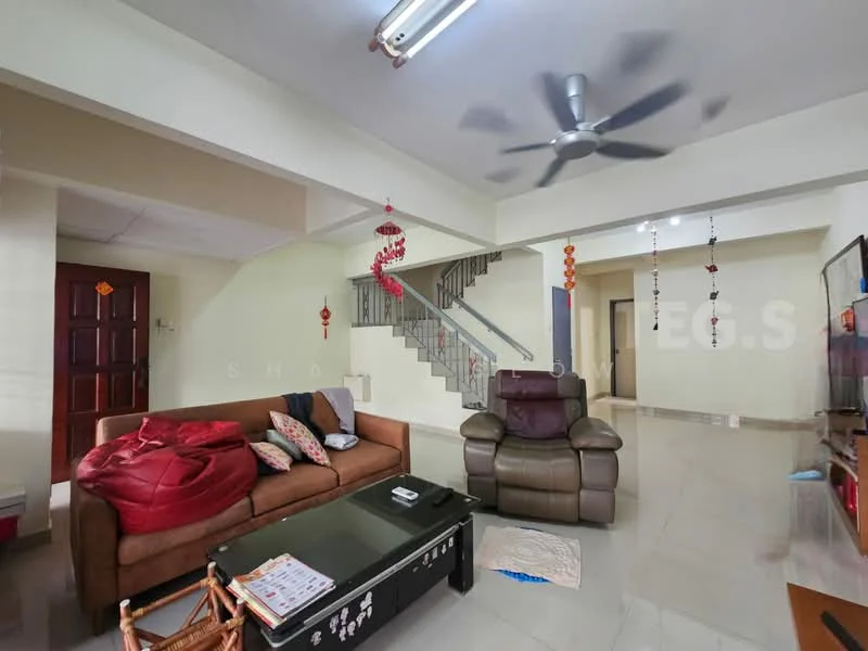 Living features: 3-seater fabric sofa in brown, recliner chair in dark brown, coffee table with black surface, TV console, wall-mounted TV, ceiling fan with 5 blades, decorative wall hangings, marble tile flooring, white painted walls, staircase leading to upper floor, windows with natural light; style: modern.