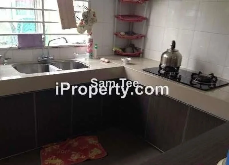 Kitchen features: double-bowl stainless-steel sink, chrome pull-down faucet, granite countertop, wall-mounted shelves, gas hob with 2 burners, white tiled walls, dark wood cabinetry, flooring with vinyl finish, kitchen mat; style: modern.