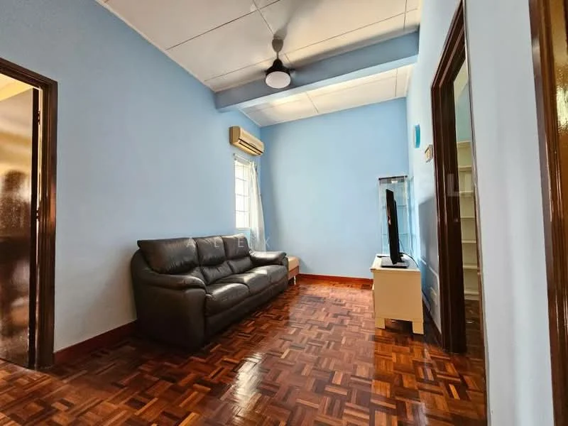 Living features: 3-seater leather sofa in black, wooden flooring, white painted walls, ceiling fan with light, window with sheer curtains, wall-mounted TV, TV console in white, air conditioning unit, decorative wall art, built-in shelving unit; style: modern.