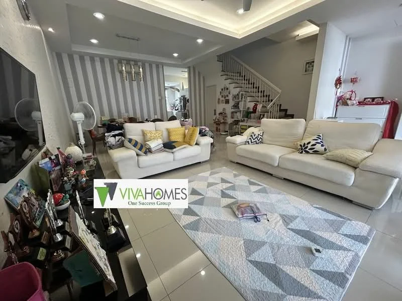 Living features: white leather 3-seater sofa, 2-seater fabric sofa, area rug with geometric pattern, wall-mounted TV, TV console, decorative cushions, ceiling with recessed lighting, white painted walls, grey accent wall with stripes, marble tile flooring, decorative wall art, fan, open staircase; style: modern.