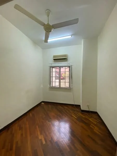 Room features: cream painted walls, wooden flooring, 1 ceiling fan, 1 wall-mounted split AC, 1 window with white curtains, corner window, light fixture on ceiling, power outlet.