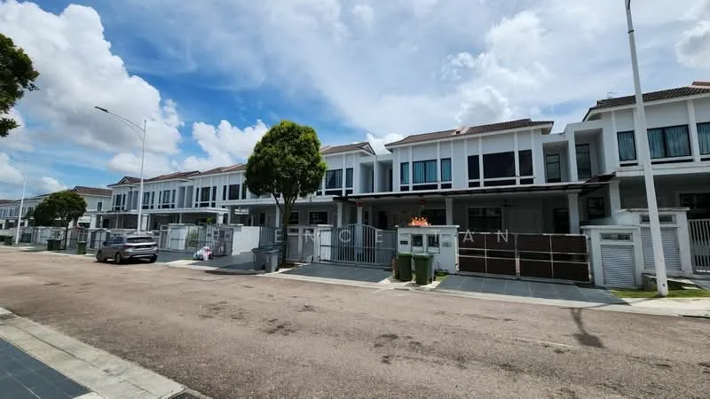Exterior type: linked terrace house; features: two-storey linked terrace, white painted facade, flat roof, manicured lawn, paved driveway, front porch, visible car parking, street view, mature trees, fenced perimeter; style: modern.