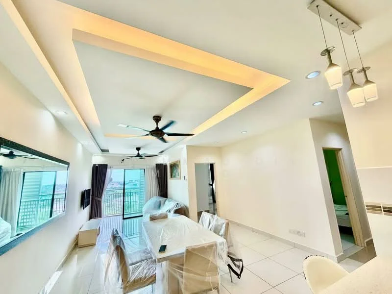 Living features: tray ceiling with recessed lighting, 5-blade ceiling fan, floor-to-ceiling windows, sliding glass door, white painted walls, ceramic tile flooring, dining table with chairs, wall-mounted mirror, curtains, area rug; style: modern; view: city.