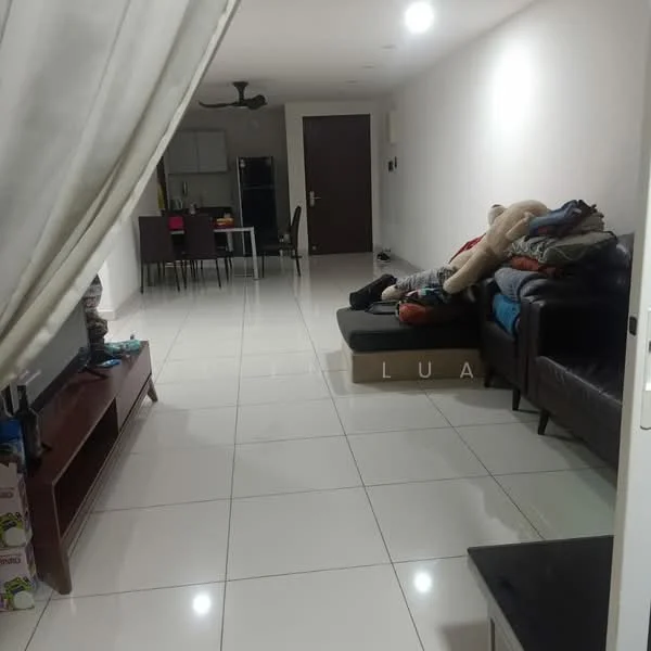 Living features: white painted walls, glossy ceramic tile flooring, 5-blade ceiling fan, sofa in dark leather, coffee table, TV console, area rug, decorative cushions, dining table with chairs visible in background; style: modern.