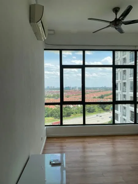 Room features: large floor-to-ceiling windows, white painted walls, wooden flooring, 1 wall-mounted split AC, 5-blade ceiling fan, view of city skyline, natural light from windows, minimalist decor; style: modern; view: city.