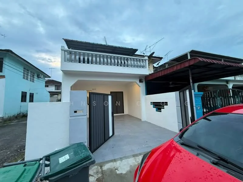 Exterior type: semi-detached house; features: white painted facade, flat roof, balcony with railing, paved driveway, car porch with awning, manicured lawn, front gate, outdoor lighting, visible antenna, surrounding residential buildings; style: modern.