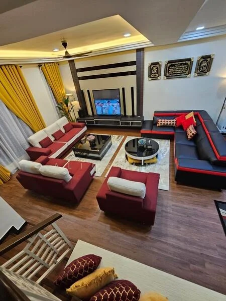 Living features: L-shape sectional sofa in black and red, 2-seater fabric sofa in white, coffee table with black glass top, area rug with geometric pattern, wall-mounted TV, TV console with storage, decorative cushions in red and yellow, curtains in yellow and grey, recessed downlights, ceiling fan, decorative wall art, wooden flooring; style: modern.