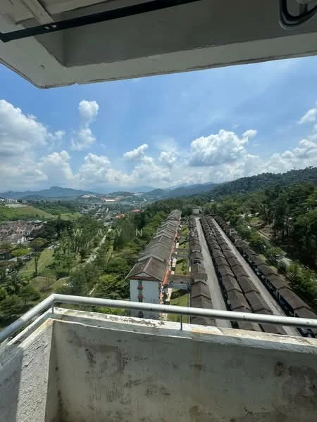 Room view: mountain.