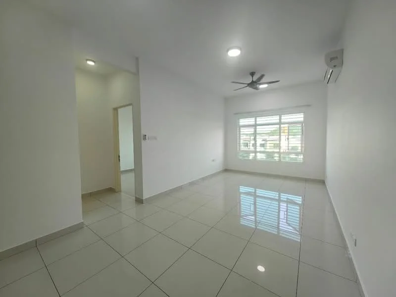 Living features: white painted walls, glossy ceramic tile flooring, 5-blade ceiling fan with light, floor-to-ceiling windows, roller blinds, air conditioning unit, natural light, neutral color scheme; style: modern.