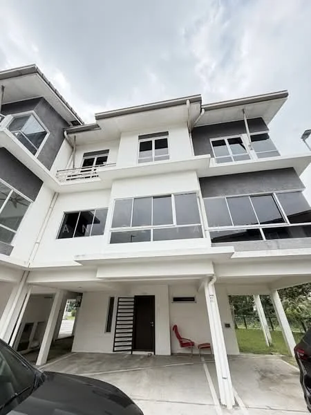 Exterior type: linked terrace house; features: white painted facade, grey accent wall, flat roof, 2-storey building, large windows, covered car porch, manicured lawn, driveway with concrete surface; style: modern.