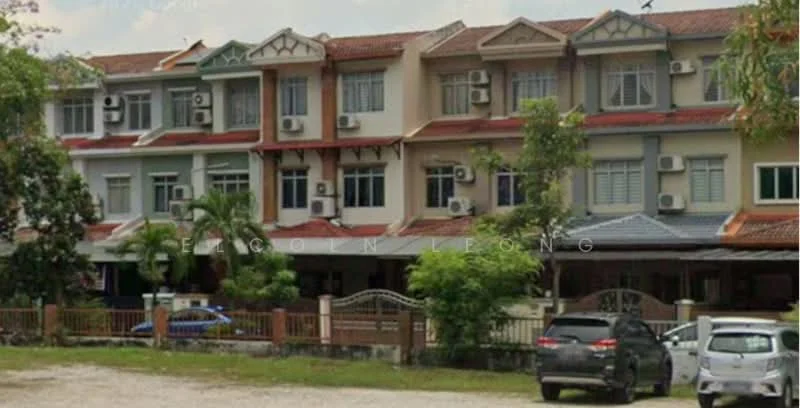Exterior type: linked terrace house; features: multi-storey, red tiled roof, cream painted facade, balconies with decorative railings, air conditioning units visible on facade, manicured front garden, driveway with parking space, surrounded by greenery; style: modern.