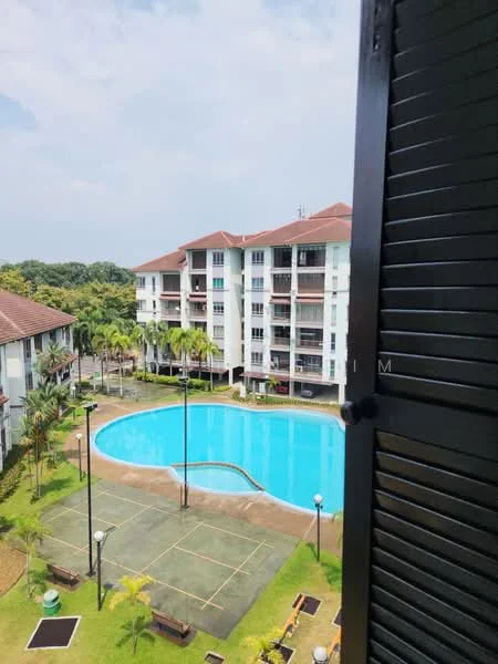 Exterior type: low-rise apartment block; features: swimming pool, landscape garden, tennis court, manicured lawn, palm trees, outdoor lighting, balconies, red tiled roof, white painted facade, surrounded by greenery; style: modern.