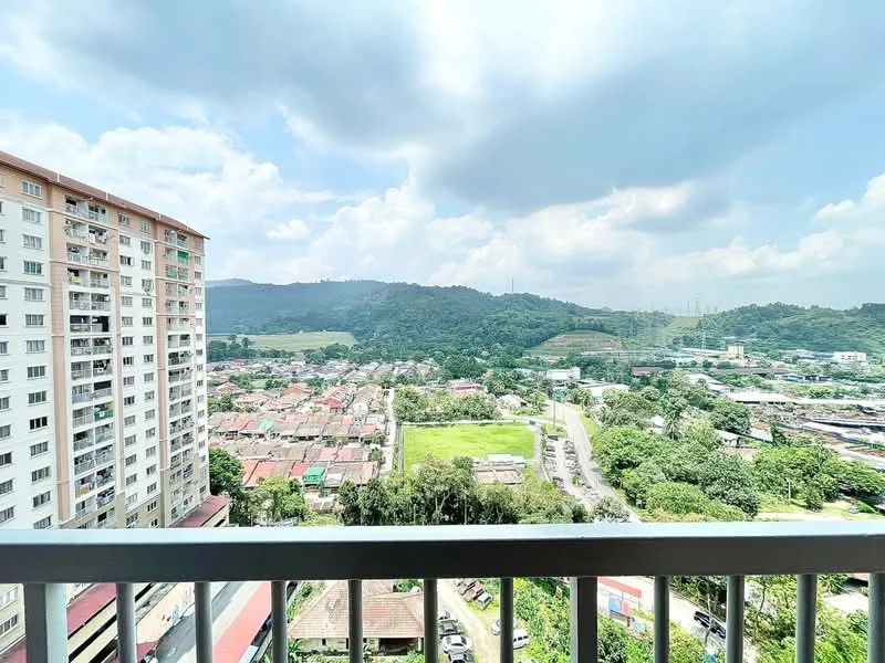 Room view: mountain.