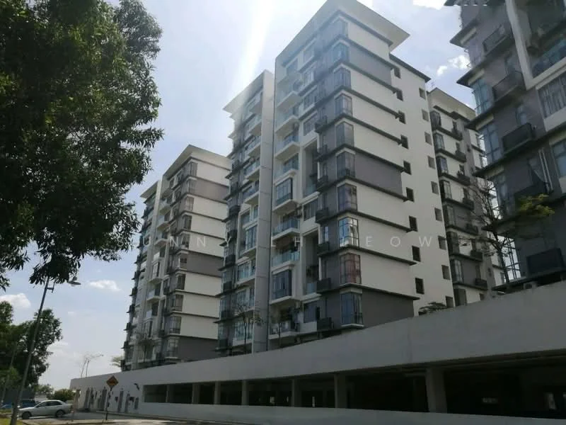 Exterior type: mid-rise condominium; features: white painted facade, glass curtain wall, recessed balconies, multiple storeys, flat roof, surrounded by greenery, parking deck, urban context; style: modern.