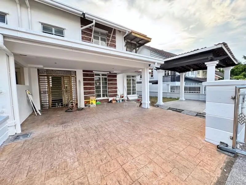 Exterior type: semi-detached house; features: stamped concrete flooring, white painted facade, wooden accents, gabled roof, covered porch, large windows, manicured lawn, fenced perimeter, driveway, outdoor space, garden area; style: modern.