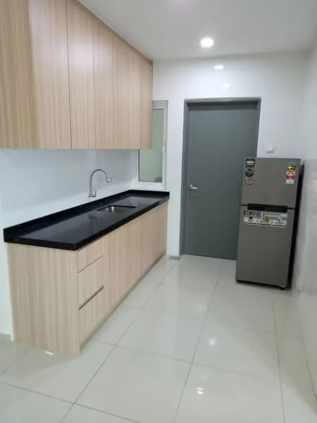Kitchen features: laminate cabinetry in light wood finish, black granite countertop, single-bowl stainless-steel sink, chrome pull-down faucet, built-in refrigerator in silver, white tiled walls, glossy ceramic tile flooring, recessed LED downlights; style: modern.