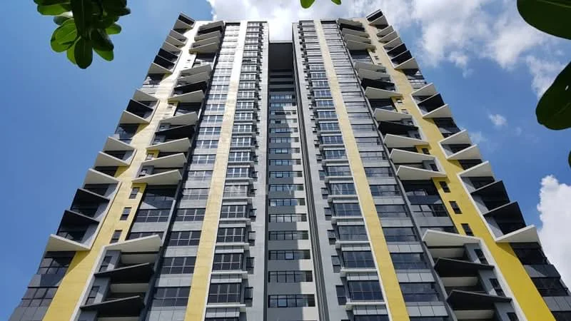 Exterior type: high-rise condominium; features: glass curtain wall, yellow painted facade, grey painted facade, recessed balconies, projecting balconies, approximately 20-storey high-rise, modern architectural design; style: modern.