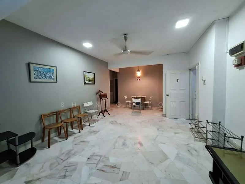 Living features: marble flooring, grey painted walls, 5-blade ceiling fan, wall-mounted light fixture, framed artwork, dining table, wooden chairs, side table, white door, open layout; style: modern.