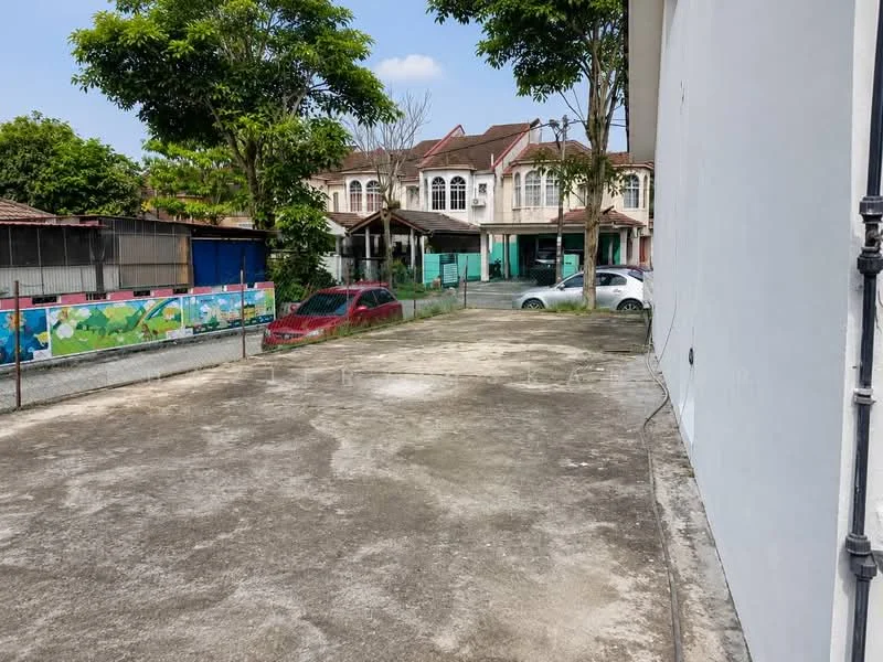 Exterior type: linked terrace house; features: concrete driveway, manicured lawn, mature trees, fenced perimeter, adjacent residential buildings, open space, paved walkway; style: modern.