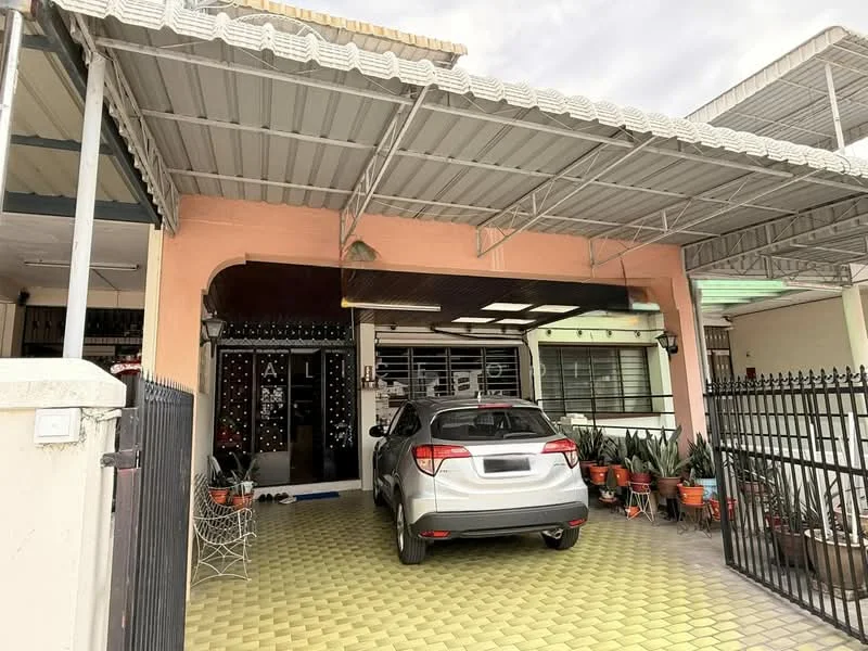 Exterior type: linked terrace house; features: car porch with awning, paved driveway, metal roof, pink painted facade, decorative iron gate, front garden with potted plants, security grille on windows, entrance with glass door; style: modern.