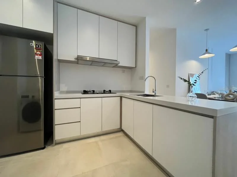 Kitchen features: white cabinetry, stainless-steel fridge, built-in oven, 4-burner gas hob, single-bowl stainless-steel sink, chrome pull-down faucet, white countertop, tile backsplash, recessed downlights, neutral tile flooring; style: modern.