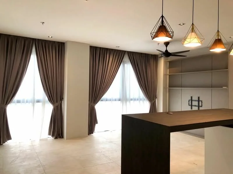 Living features: floor-to-ceiling windows, sheer curtains, dark wood kitchen island, 3-blade ceiling fan, recessed downlights, grey accent wall, light-colored tile flooring, built-in shelving unit; style: modern.
