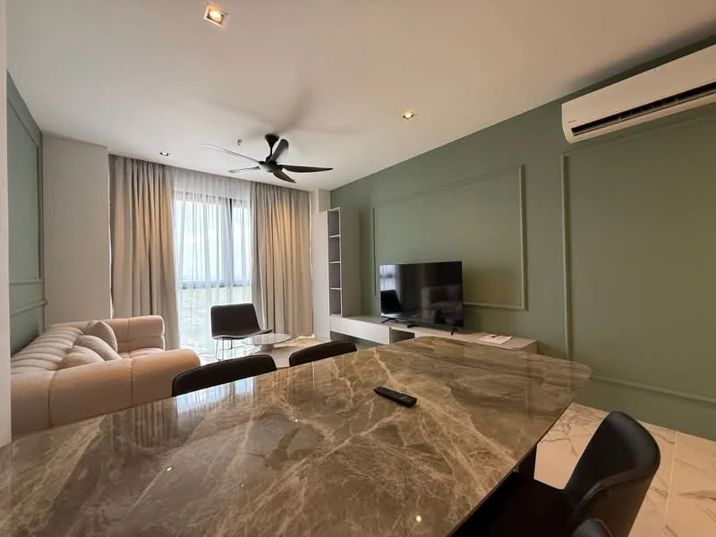 Living features: sofa in cream fabric, coffee table with marble top, wall-mounted TV, TV console, 5-blade ceiling fan with light, floor-to-ceiling windows, curtains in light fabric, decorative wall paneling in green, marble flooring, built-in shelving unit; style: modern; view: city.