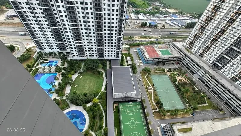 Exterior type: high-rise condominium; features: infinity pool, children's splash pool, landscape garden, basketball court, tennis court, manicured lawn, outdoor gym, jogging track, multi-storey car park, surrounded by greenery, urban context, view of nearby roads; style: modern.
