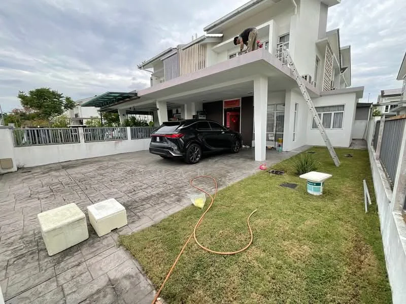 Exterior type: detached bungalow; features: white painted facade, flat roof, double-storey, manicured lawn, stone-paved driveway, covered car porch, outdoor ladder, visible landscaping, large windows, balcony on upper level; style: modern.