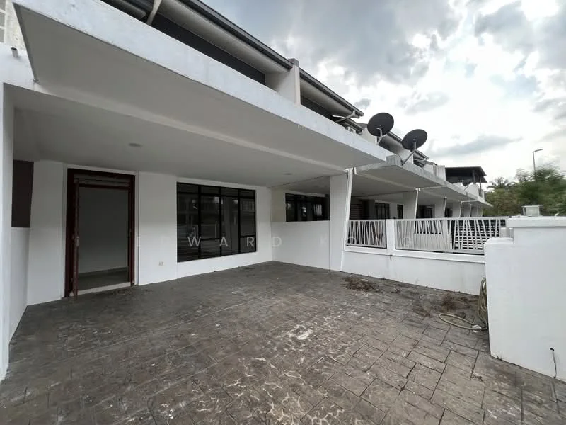 Exterior type: linked terrace house; features: white painted facade, flat roof, approximately 2-storey, manicured lawn, paved outdoor area, balcony with railing, multiple satellite dishes, surrounded by greenery; style: modern.