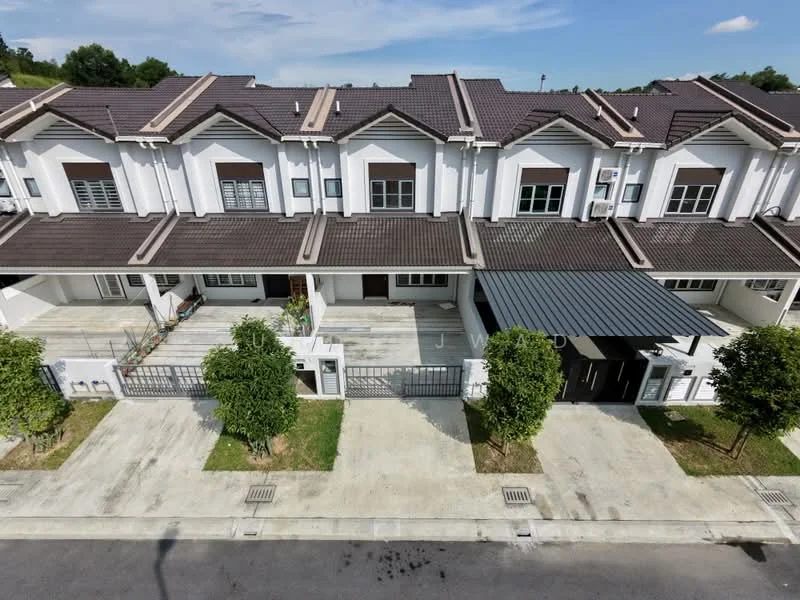 Exterior type: linked terrace house; features: white painted facade, flat roof with overhang, manicured lawn, paved driveway, covered car porch, multiple windows, balconies with railings, mature trees, fenced perimeter, street view, two-storey structure; style: modern.