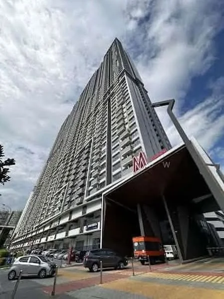 Exterior type: high-rise condominium; features: glass curtain wall, white painted facade, recessed balconies, projecting balconies, double-volume main lobby, covered parking, manicured landscaping, surrounded by mature greenery; style: modern.