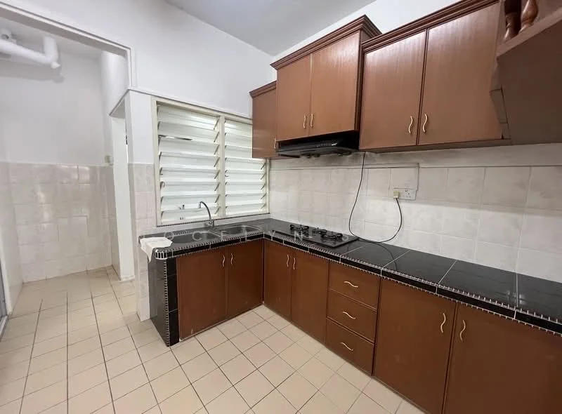 Kitchen features: brown wooden cabinetry, black granite countertop, double-bowl stainless-steel sink, chrome pull-down faucet, 4-burner gas hob, wall-mounted range hood, white tiled backsplash, cream tiled flooring, window with horizontal slats, space for refrigerator, cabinets with gold handles; style: modern.