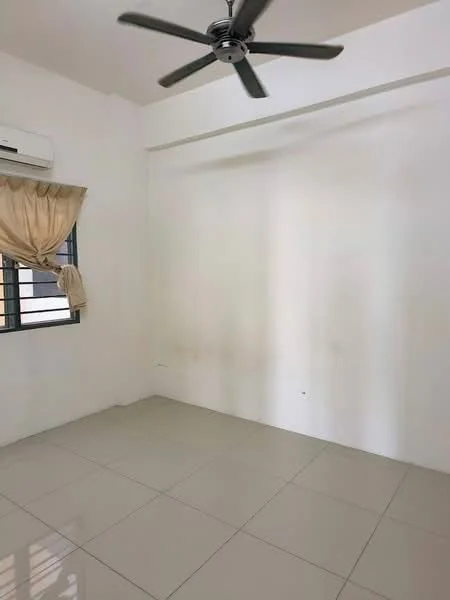 Room features: white painted walls, plain ceiling, 5-blade ceiling fan, window with green metal grille, curtains in beige, glossy ceramic tile flooring; style: modern.