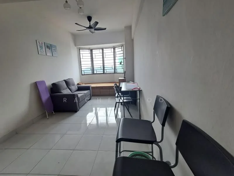 Living features: white painted walls, glossy tile flooring, 5-blade ceiling fan, large windows with grid pattern, purple sofa, wooden bench, black dining chairs, green waste bin; style: modern.